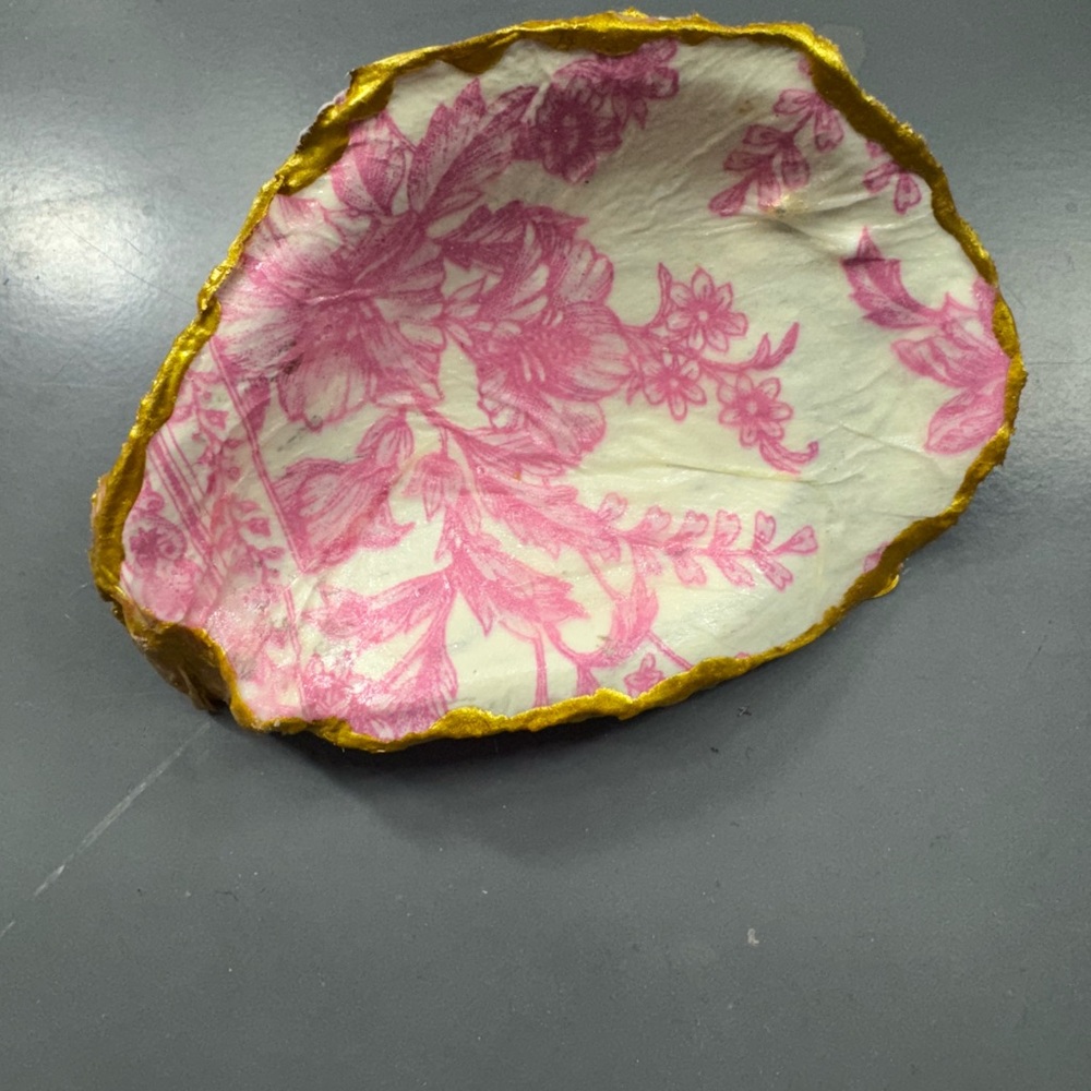 cute decorated oyster shell ring/jewelry dishes made by me :))